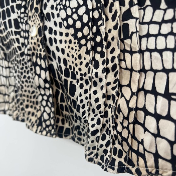 Talbots SILK Womens Size 4 Petite Stretch Button Animal Print Blouse Shirt Top - Picture 6 of 8